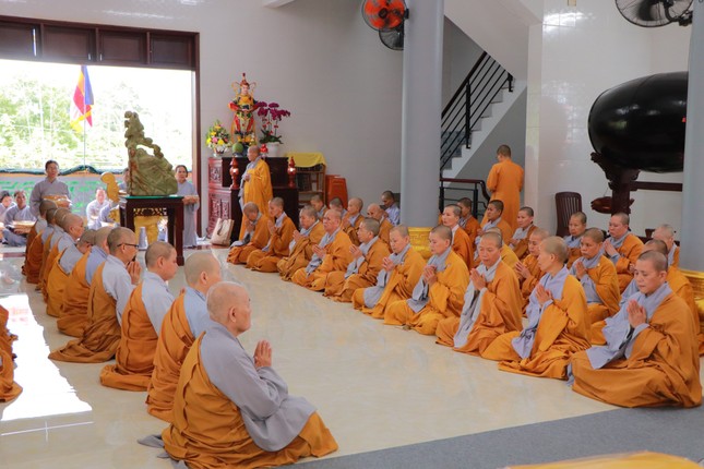 Tại chùa Bạch Vân