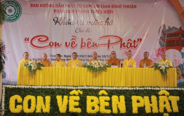 Chư tôn đức chứng minh lễ khai mạc khóa tu