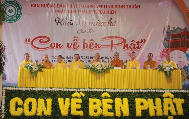 Chư tôn đức chứng minh lễ khai mạc khóa tu