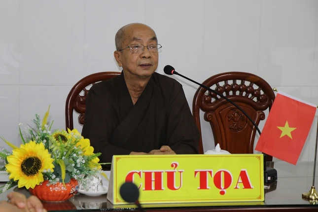 Hòa thượng Thích Nhựt Tấn chủ trì hội nghị