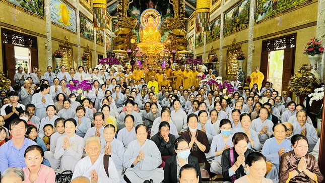 Đoàn chư Tăng Ni, Phật tử Ban Trị sự H.Thạnh Phú tại chùa Vĩnh An