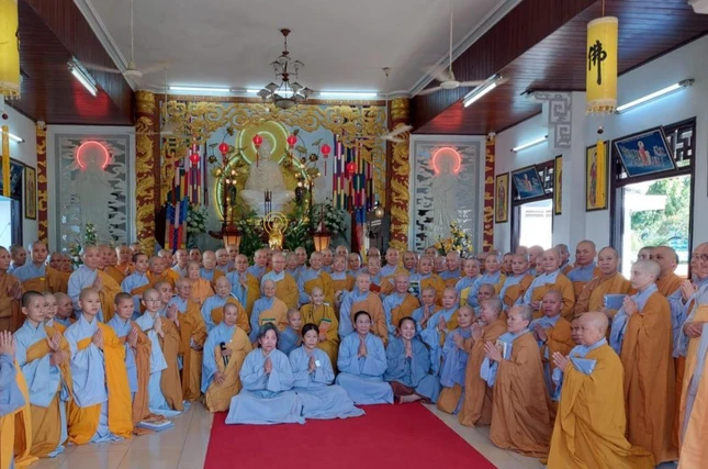 Chụp ảnh lưu niệm