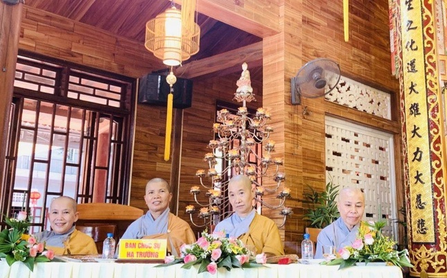 Ban Chức sự hạ trường