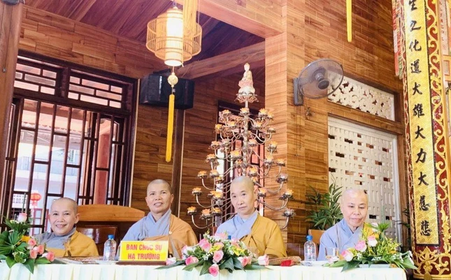 Ban Chức sự hạ trường