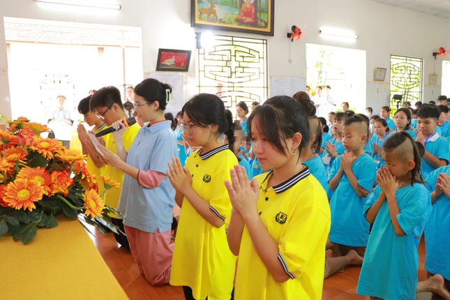 Đại diện tu sinh dâng lời phát nguyện Đại diện tu sinh dâng lời phát nguyện