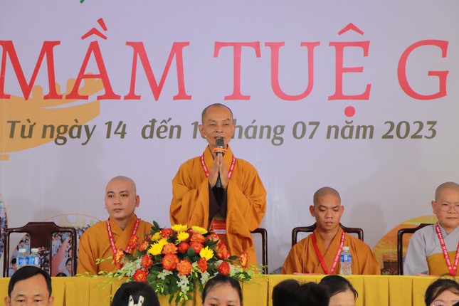 Thượng tọa Thích Tắc Nguyên đạo từ tại lễ khai mạc khóa tu