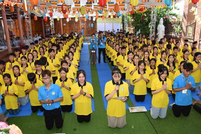 Đại diện khóa sinh phát biểu cảm tưởng