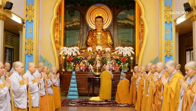 Bố-tát là ngày định kỳ thuyết giới, cùng nhắc nhở nhau về giới pháp của hành giả xuất gia, nhằm nuôi lớn các thiện pháp, giới thân huệ mạng - Ảnh: H.D