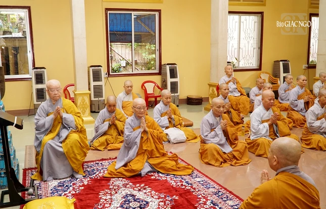 Một ngày tu tập tại trường hạ mùa An cư kiết hạ, đại chúng Ni trẻ sinh hoạt tu tập cùng với chư vị Ni trưởng trong tinh thần nương tựa, nâng đỡ cùng tinh tấn