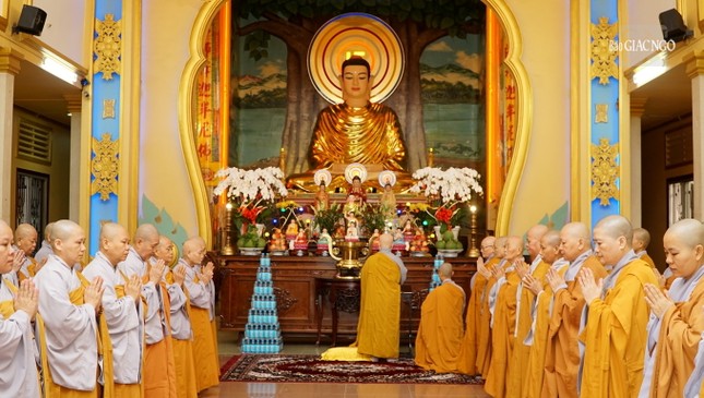 Truyền thống của "Ni trường xưa" của tổ đình Từ Nghiêm được duy trì qua các thời khóa mỗi ngày với sự chỉ dạy, hướng dẫn của Ni trưởng Thiền chủ, Trưởng ban Quản trị tổ đình