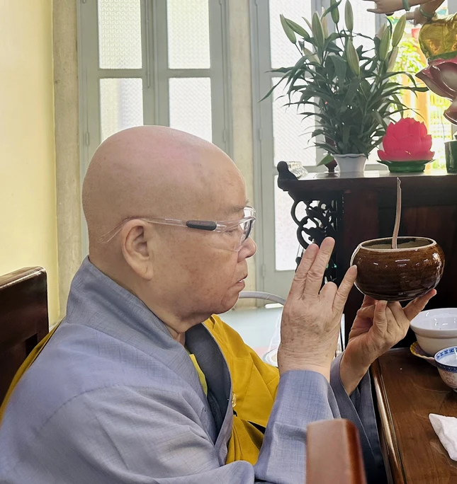 Vị Thiền chủ trường hạ tuổi ngoài "bát thập" luôn có mặt trong các thời khóa tu tập, làm điểm tựa cho Ni chúng tinh tấn hơn trong suốt mùa An cư kiết hạ