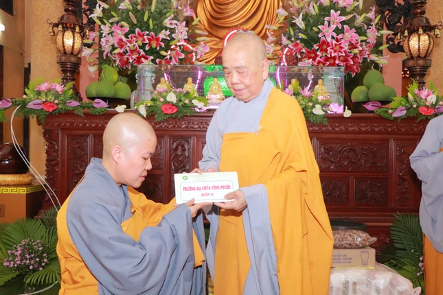 Cúng dường đến Ban Chức sự trường hạ chùa Vĩnh Phước, Q.12 Cúng dường đến Ban Chức sự trường hạ chùa Vĩnh Phước, Q.12