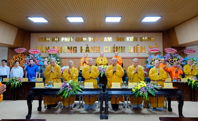 Tham dự khánh thành và khai giảng khóa bồi dưỡng kiến thức trụ trì Tham dự khánh thành và khai giảng khóa bồi dưỡng kiến thức trụ trì