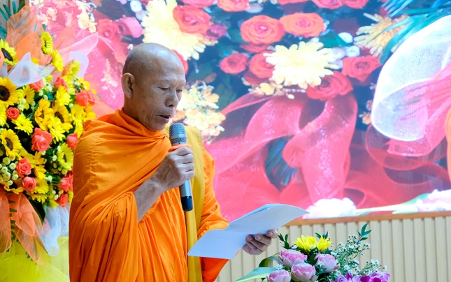 Hòa thượng Danh Đổng hát biểu khai mạc Hòa thượng Danh Đổng hát biểu khai mạc