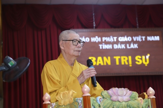 Hòa thượng Thích Châu Quang thay mặt Ban Tổ chức đọc diễn văn khai mạc