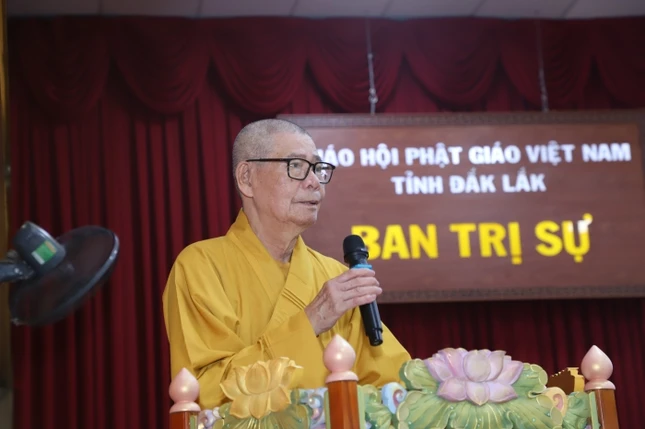 Hòa thượng Thích Châu Quang thay mặt Ban Tổ chức đọc diễn văn khai mạc