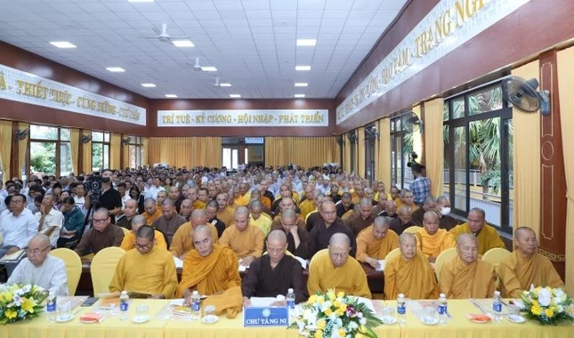 Chư tôn đức tham dự hội nghị