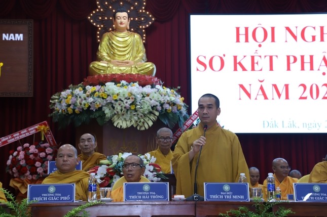 Đại đức Thích Trí Minh phát biểu đóng góp tại hội nghị