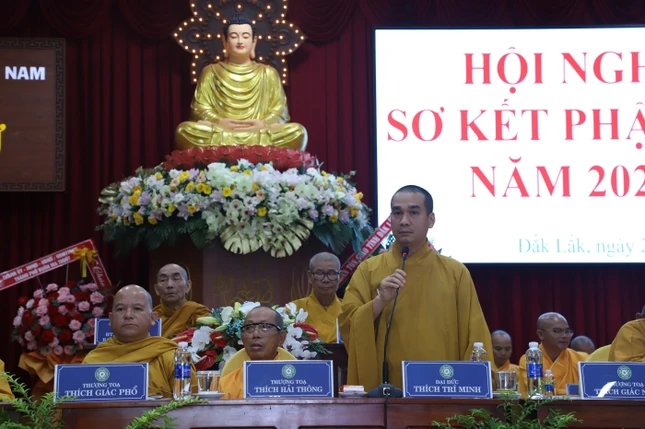 Đại đức Thích Trí Minh phát biểu đóng góp tại hội nghị