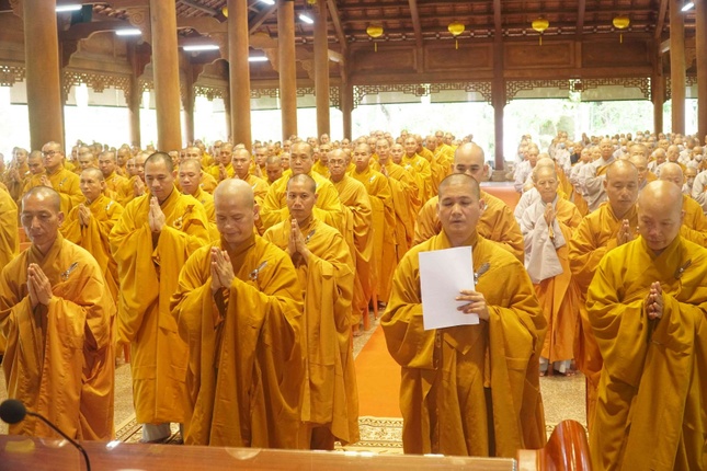 Chư Tăng thiền viện Thường Chiếu báo cáo hoạt động tu học