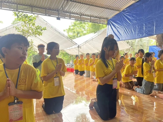 Đại diện tu sinh phát biểu