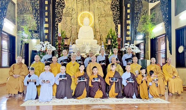 Chùa Phước Chơn tổ chức lễ xuất gia gieo duyên cho 15 nam Phật tử