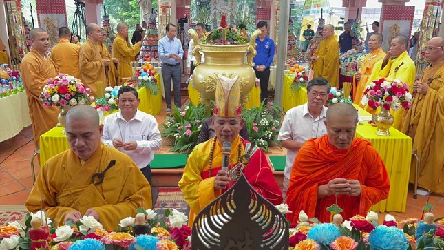 Tổ chức đại lễ trai đàn cầu siêu chẩn tế truy tiến cho 114 hài cốt liệt sĩ ở trong nước và trên đất Campuchia Tổ chức đại lễ trai đàn cầu siêu chẩn tế truy tiến cho 114 hài cốt liệt sĩ ở trong nước và trên đất Campuchia