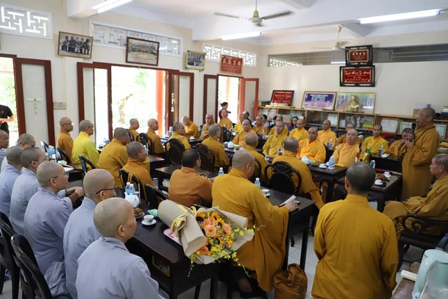 Tại Văn phòng Ban Trị sự tỉnh - chùa Long Sơn Tại Văn phòng Ban Trị sự tỉnh - chùa Long Sơn