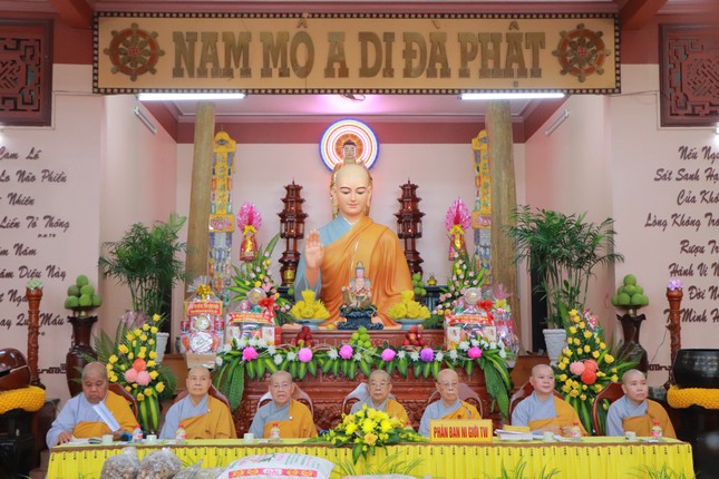 Chư Ni trưởng đến chùa Quang Minh, TP.Đồng Xoài, trú xứ của Ni trưởng Thích nữ Nhật Khương, Ủy viên Thường trực Hội đồng Trị sự, Trưởng Phân ban Ni giới T.Ư