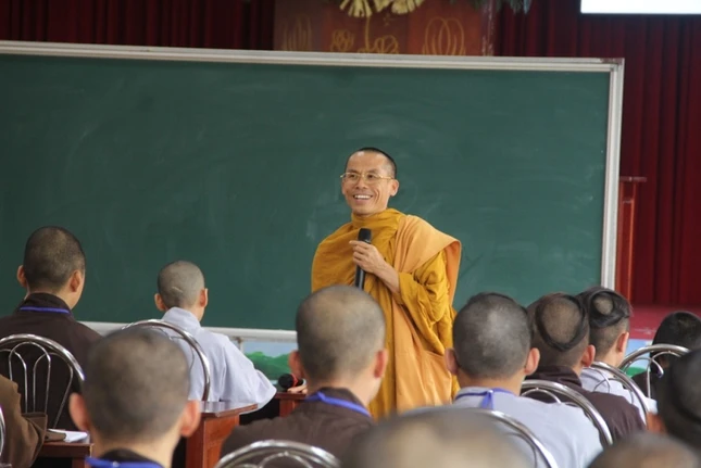 Đại đức Thích Giác Kiến giảng chuyên đề về Tam bảo