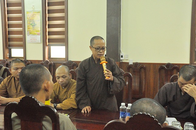 Đóng góp ý kiến tại buổi họp