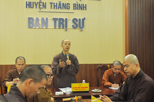 Đại đức Thích Tánh Thông chủ trì buổi họp Đại đức Thích Tánh Thông chủ trì buổi họp