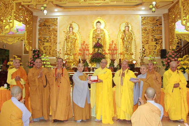 Cúng dường hỗ trợ chư hành giả an cư