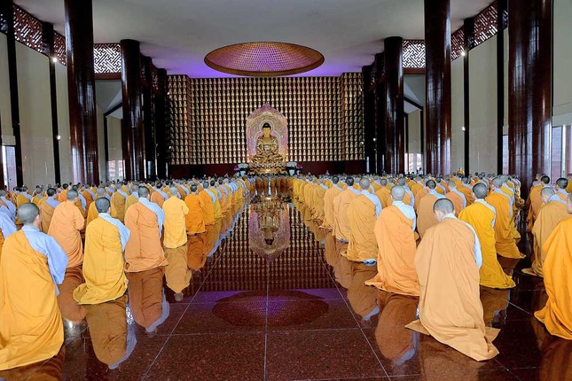 Chư hành giả Ni sinh viên tại Học viện VN tại TP.HCM đang An cư kiết hạ tập trung tạo chùa Thanh Tâm - Ảnh: Ni giới VN