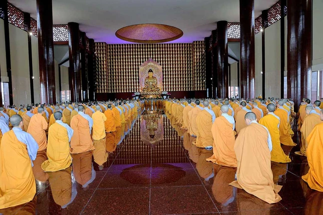 Chư hành giả Ni sinh viên tại Học viện VN tại TP.HCM đang An cư kiết hạ tập trung tạo chùa Thanh Tâm - Ảnh: Ni giới VN