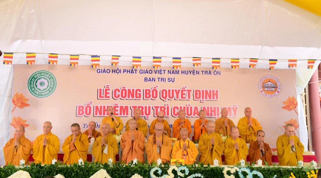 Chư tôn đức chứng minh và tham dự