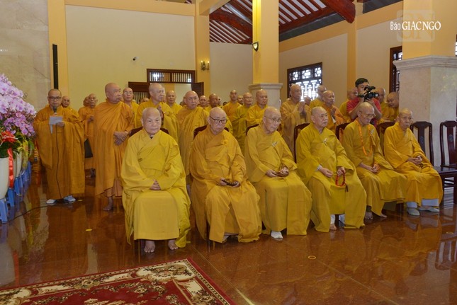 Chư vị giáo phẩm Hội đồng Trị sự, lãnh đạo Hội đồng Trị sự tham dự lễ tưởng niệm