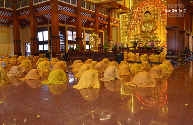 Tuân thủ theo quy định của luật Phật chế