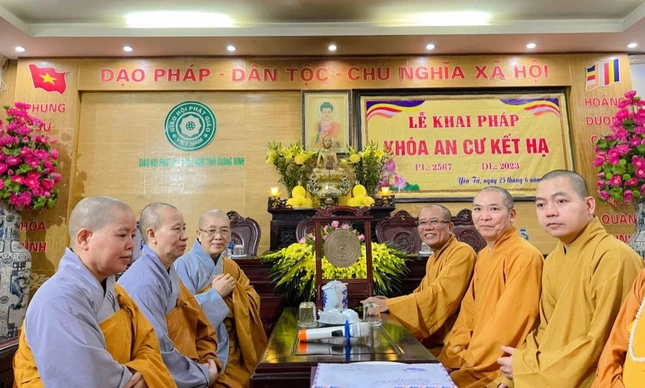 Ban Chức sự trường hạ tiếp chư Ni trong Phân ban Ni giới T.Ư