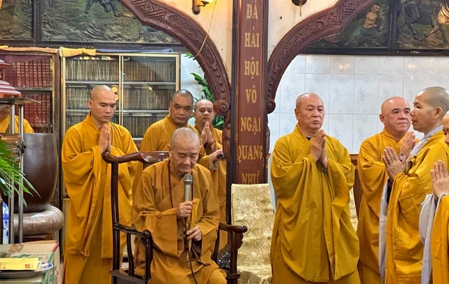 Trưởng lão Hòa thượng Thích Thanh Hùng ban đạo từ