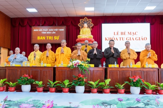 Chư tôn đức chứng minh, tham dự