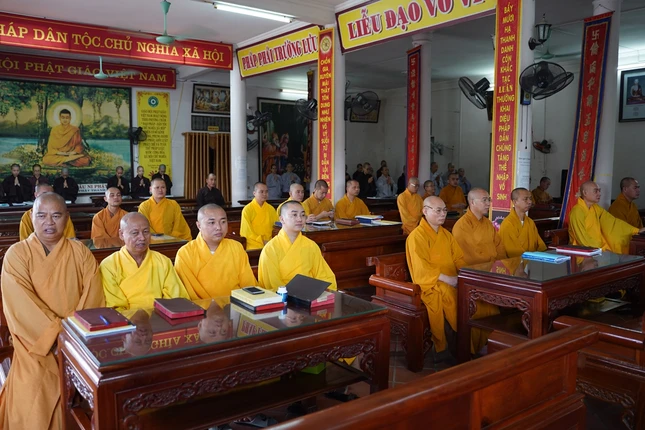 Chư hành giả tại tổ đình Đống Cao