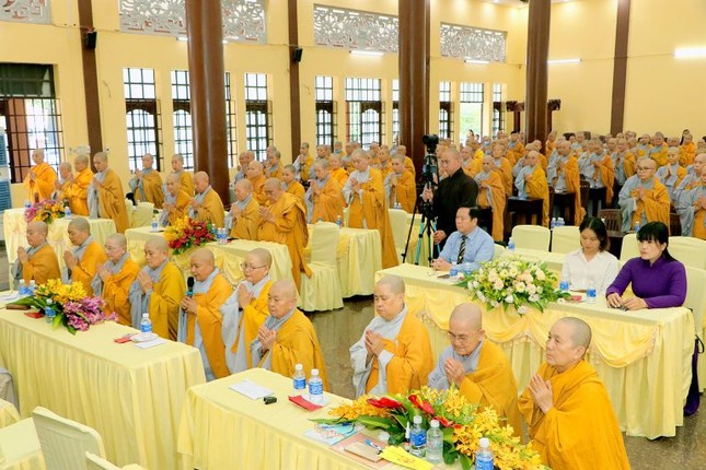 Đại diện chư Ni tác bạch nguyện tinh tấn trong suốt khóa học giới luật