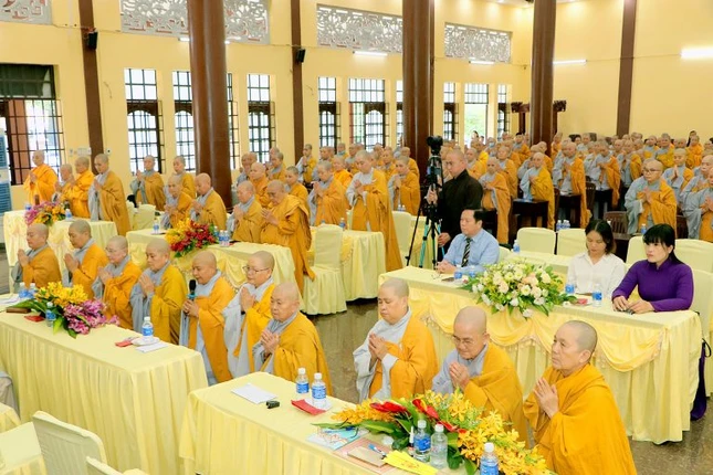 Đại diện chư Ni tác bạch nguyện tinh tấn trong suốt khóa học giới luật