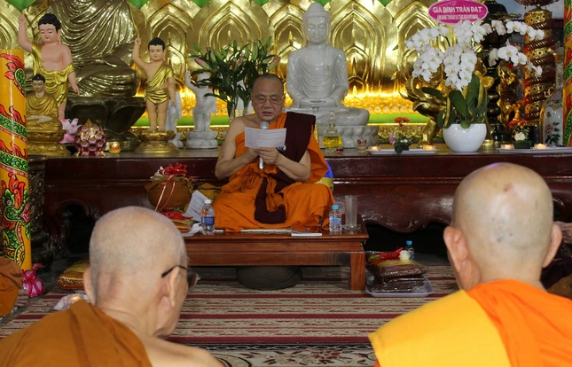 Hòa thượng Thích Bửu Chánh chủ trì buổi lễ tác pháp an cư