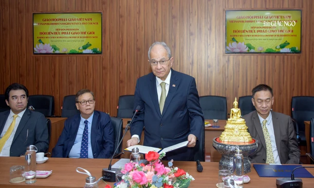 Cư sĩ Phallop Thaiarry, Chủ tịch Chủ tịch WFB chào hỏi chư tôn đức lãnh đạo GHPGVN