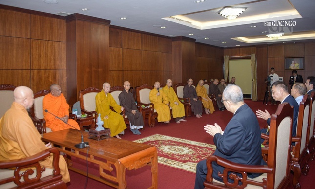 Buổi tiếp thân mật tại Việt Nam Quốc Tự