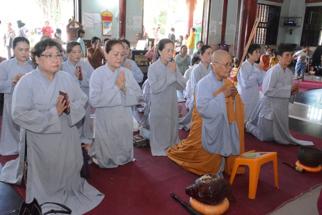 Phật tử các đạo tràng dự lễ