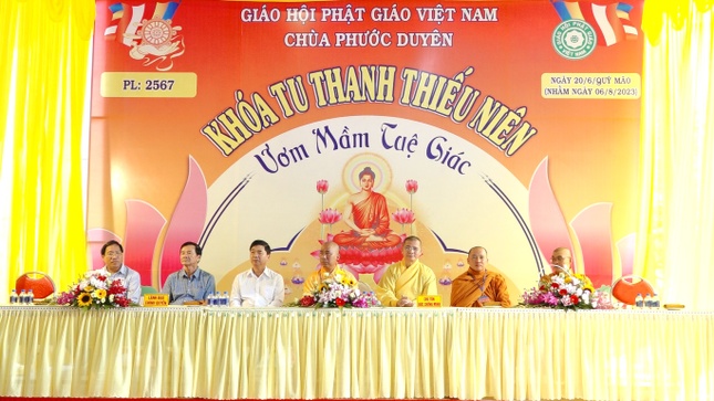 Chư tôn đức chứng minh, đại diện các cơ quan tham dự Chư tôn đức chứng minh, đại diện các cơ quan tham dự