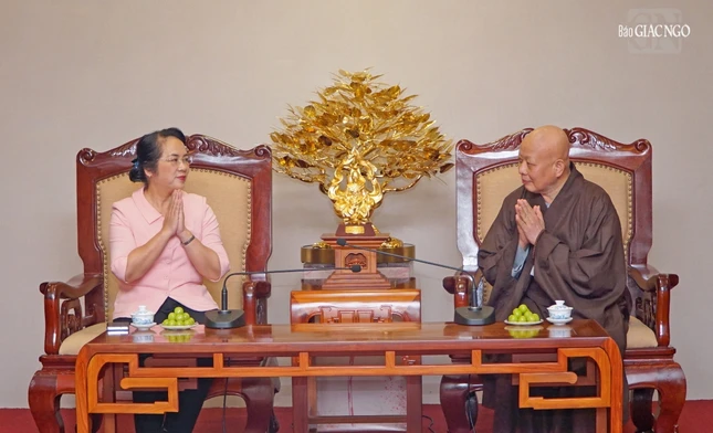 Hòa thượng Trưởng ban Trị sự GHPGVN TP.HCM tiếp Chủ tịch Ủy ban MTTQVN TP.HCM Trần Kim Yến